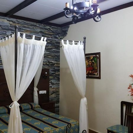 Hostal El Lirio Bollullos Par del Condado Zewnętrze zdjęcie