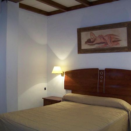 Hostal El Lirio Bollullos Par del Condado Zewnętrze zdjęcie