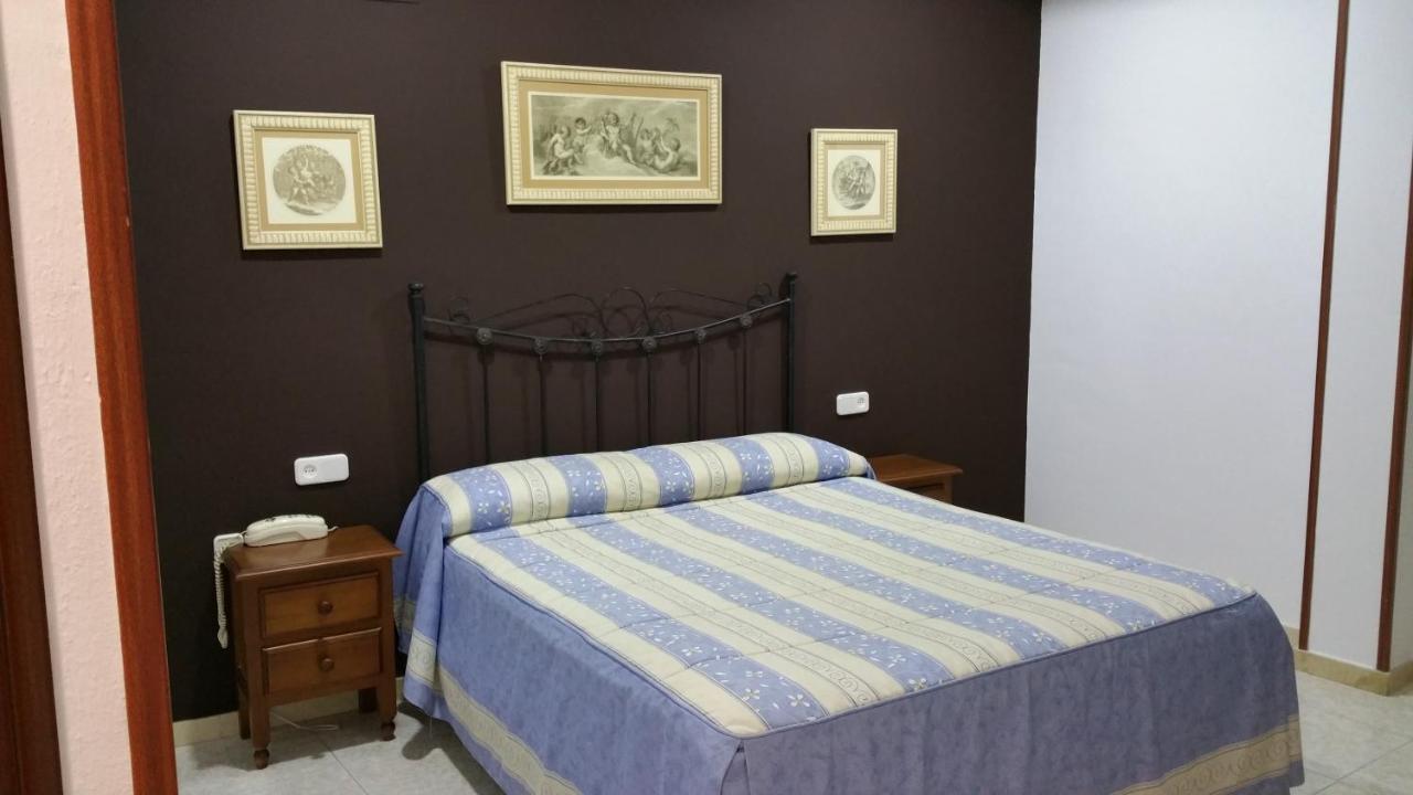 Hostal El Lirio Bollullos Par del Condado Zewnętrze zdjęcie