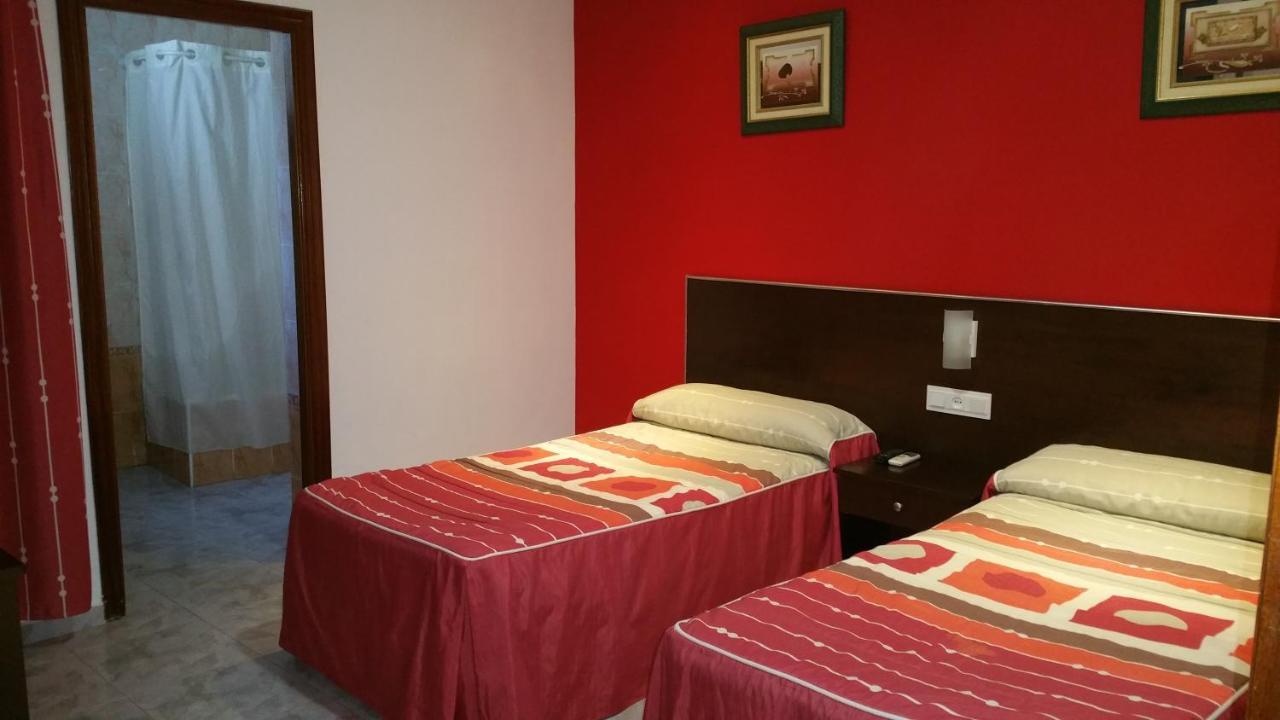 Hostal El Lirio Bollullos Par del Condado Zewnętrze zdjęcie