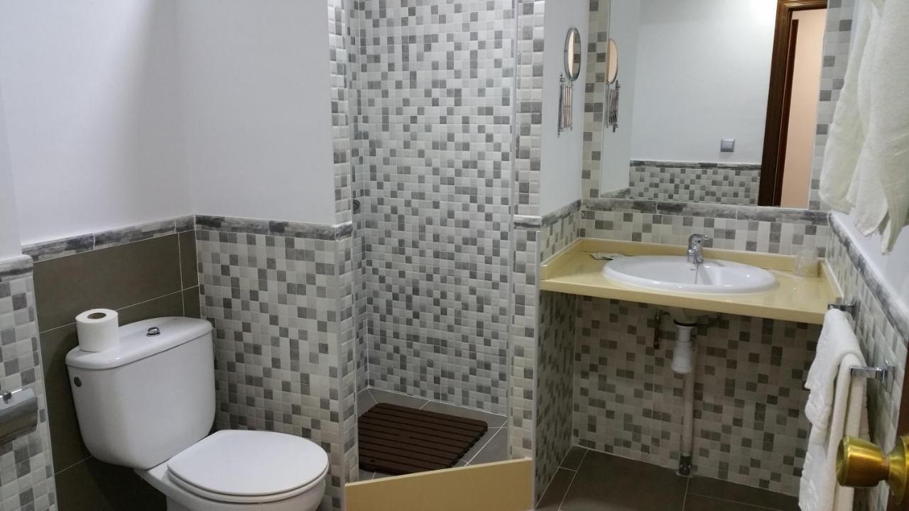 Hostal El Lirio Bollullos Par del Condado Zewnętrze zdjęcie