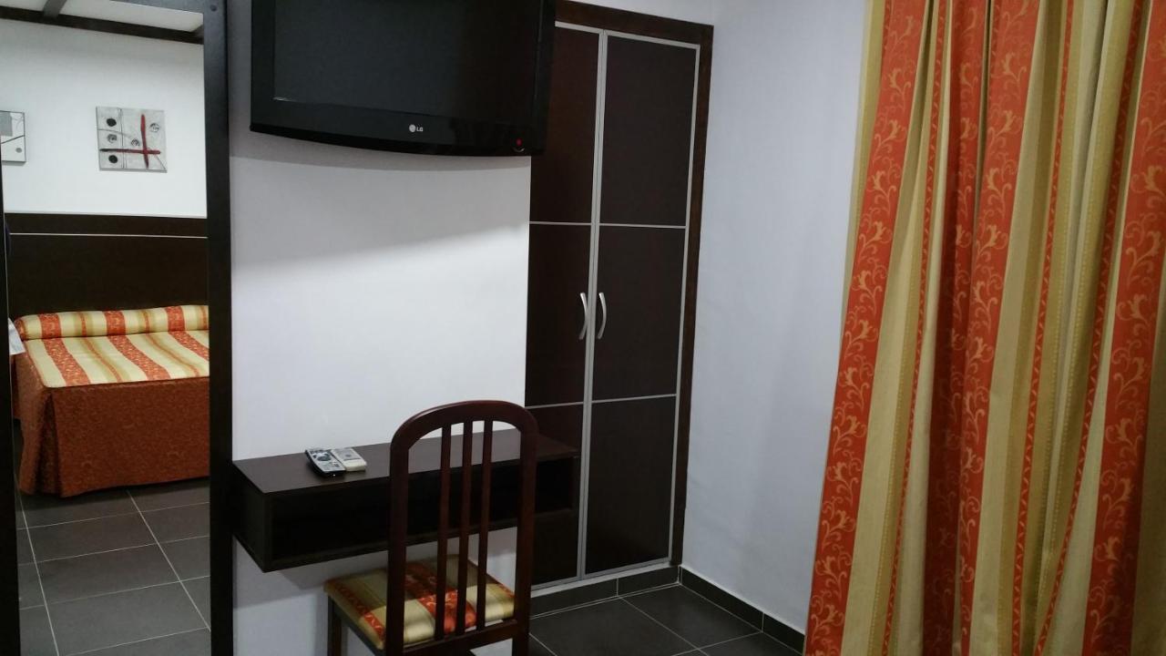 Hostal El Lirio Bollullos Par del Condado Zewnętrze zdjęcie