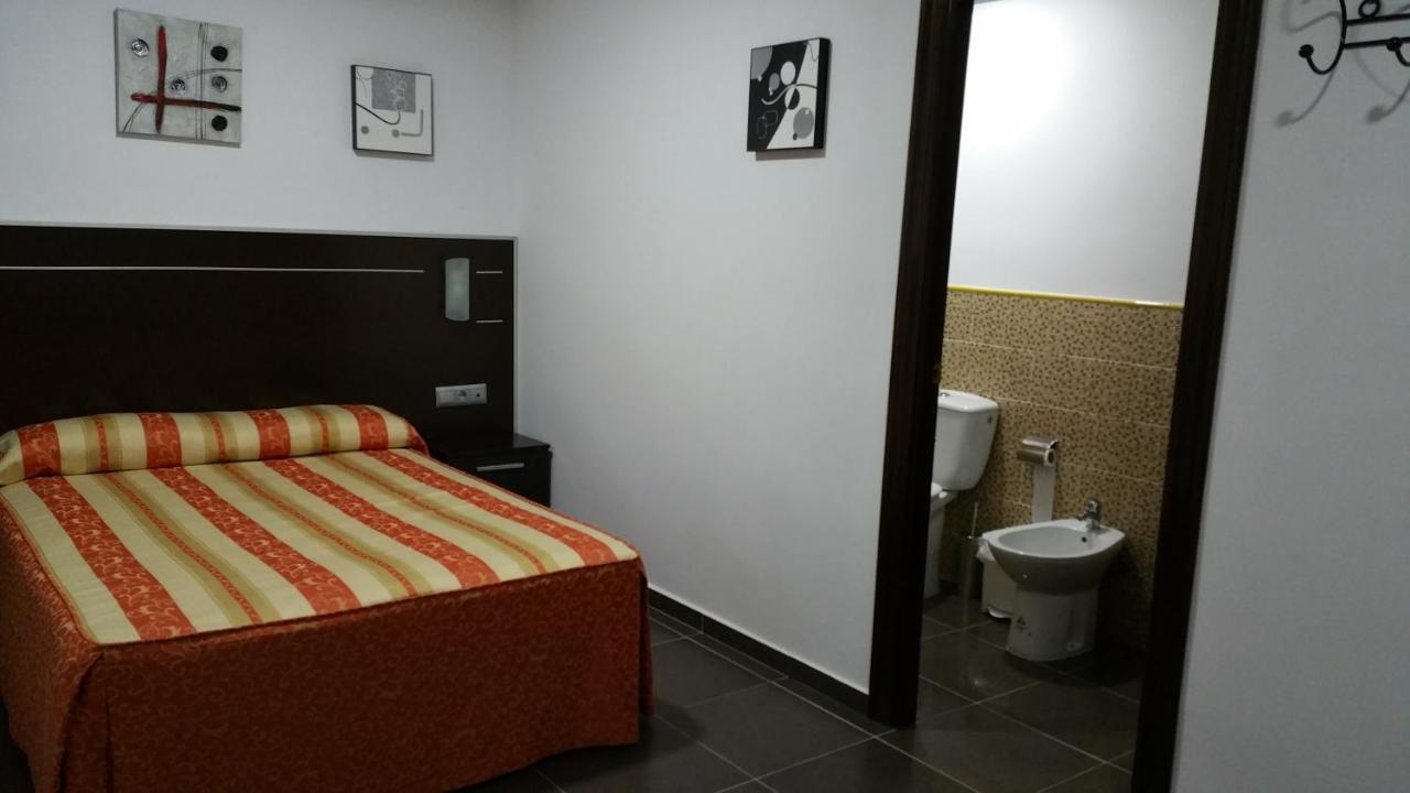 Hostal El Lirio Bollullos Par del Condado Zewnętrze zdjęcie