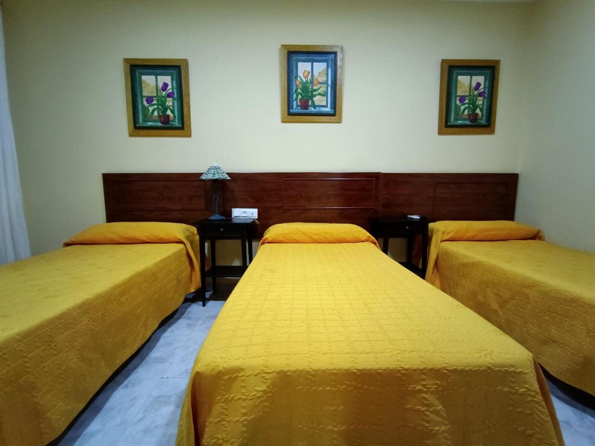 Hostal El Lirio Bollullos Par del Condado Zewnętrze zdjęcie