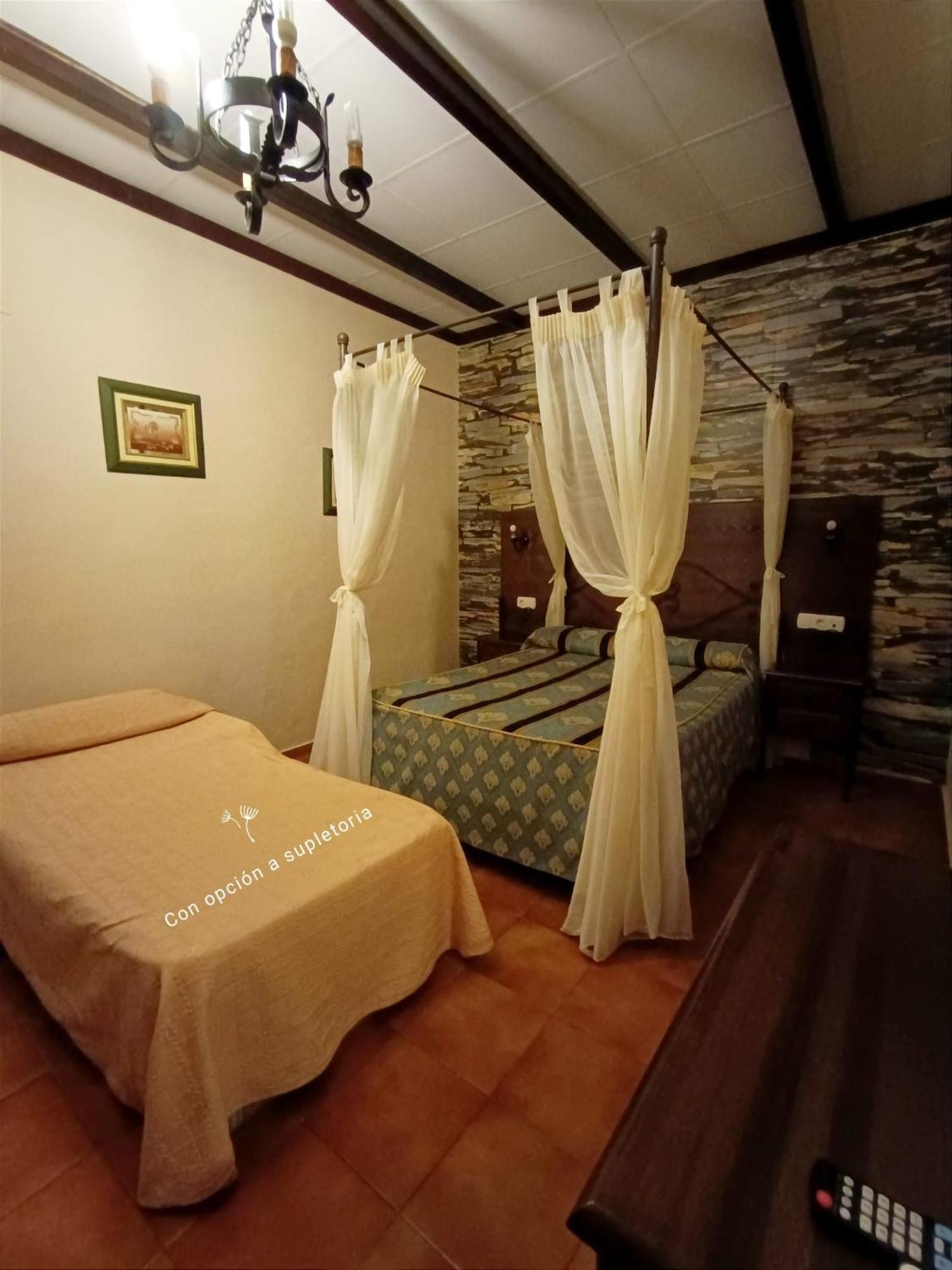 Hostal El Lirio Bollullos Par del Condado Zewnętrze zdjęcie