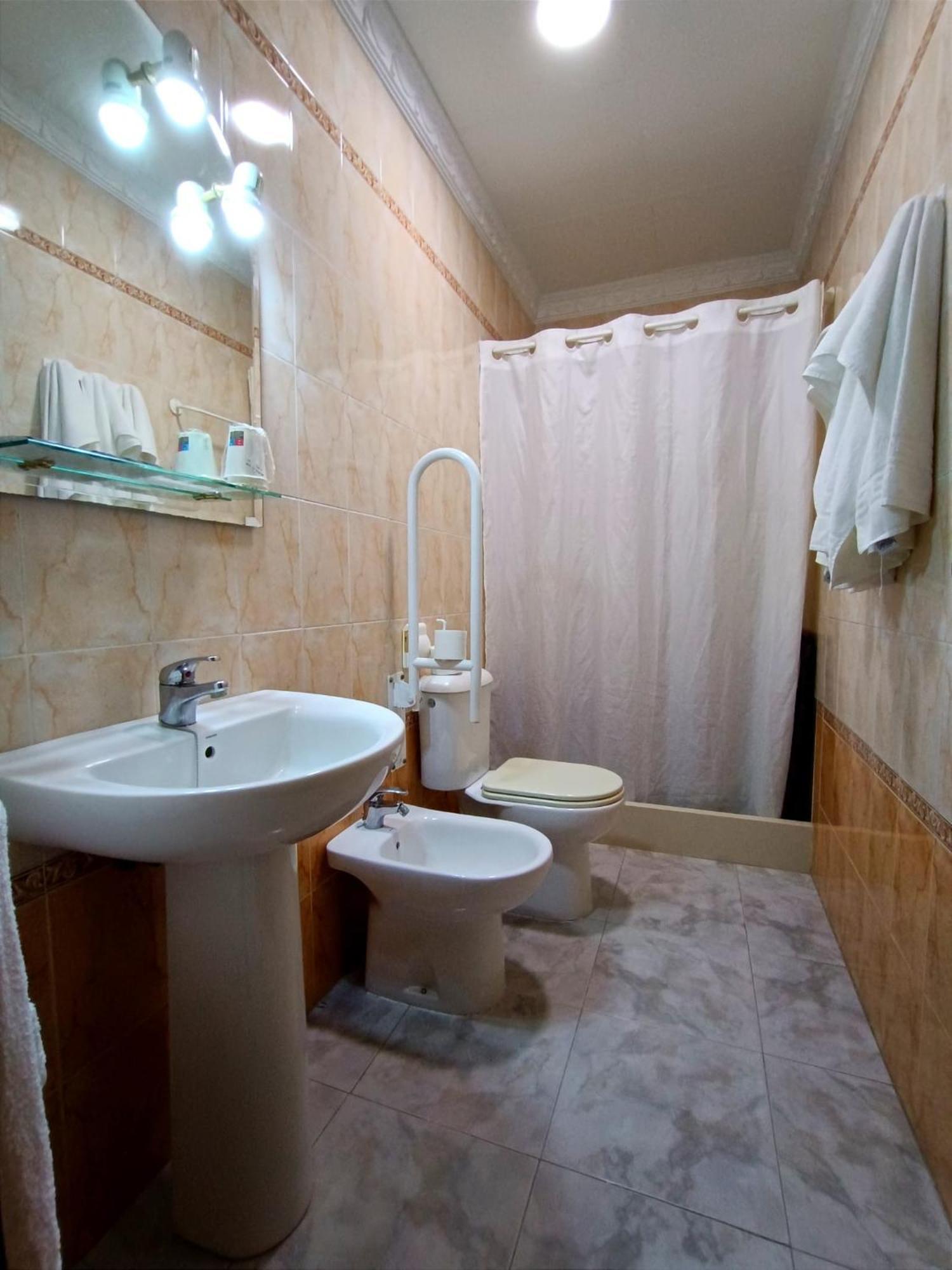 Hostal El Lirio Bollullos Par del Condado Zewnętrze zdjęcie