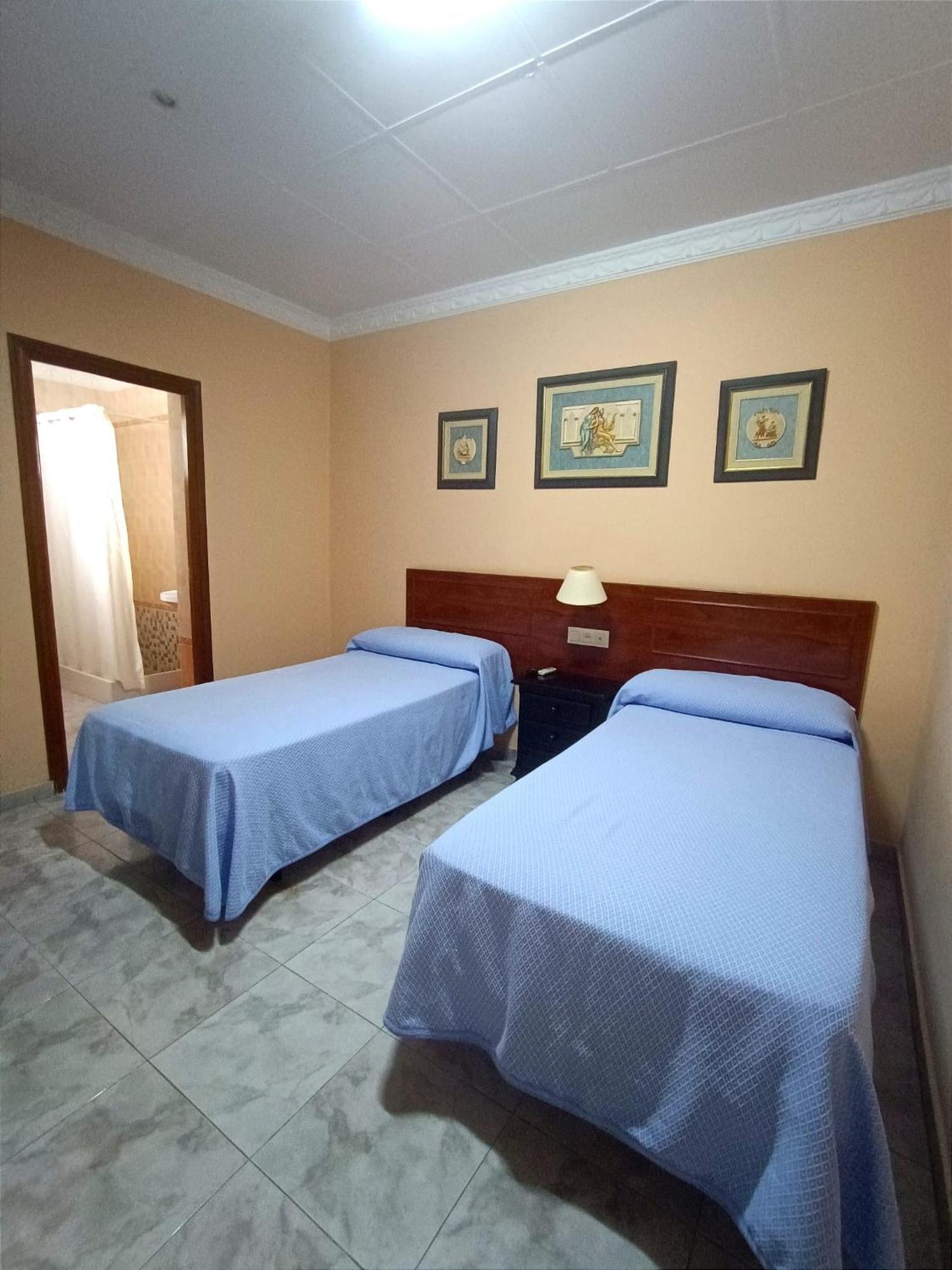 Hostal El Lirio Bollullos Par del Condado Zewnętrze zdjęcie