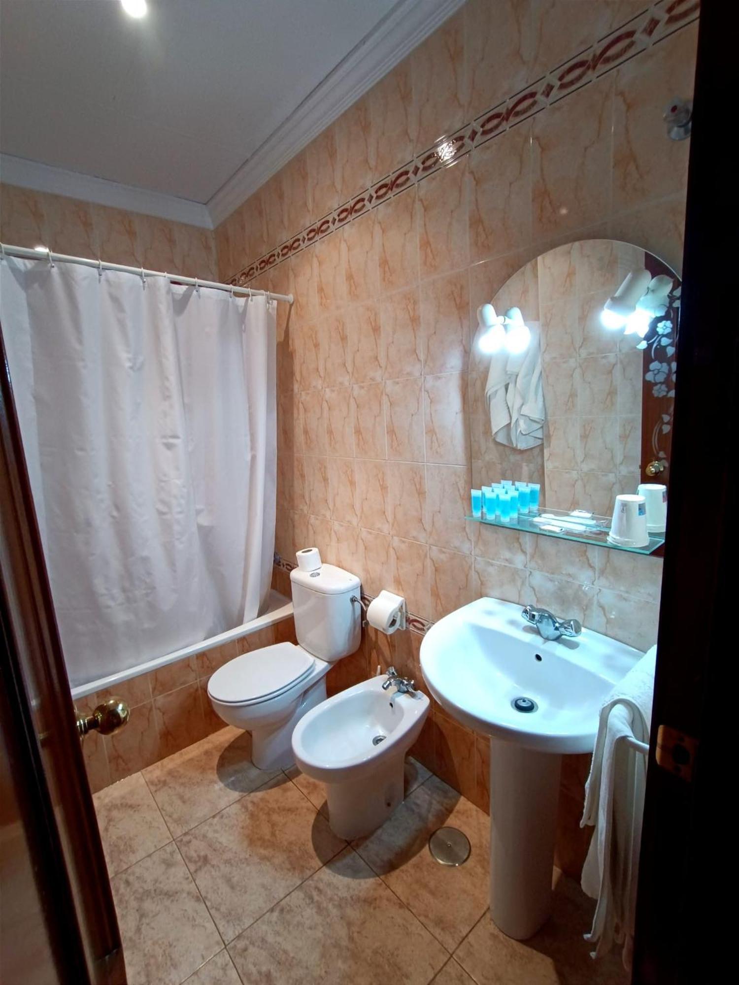 Hostal El Lirio Bollullos Par del Condado Zewnętrze zdjęcie