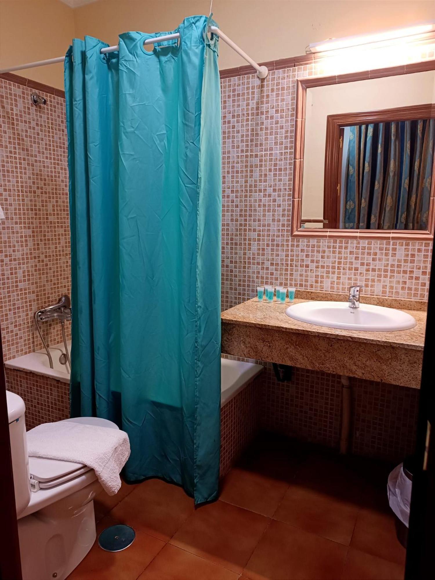 Hostal El Lirio Bollullos Par del Condado Zewnętrze zdjęcie
