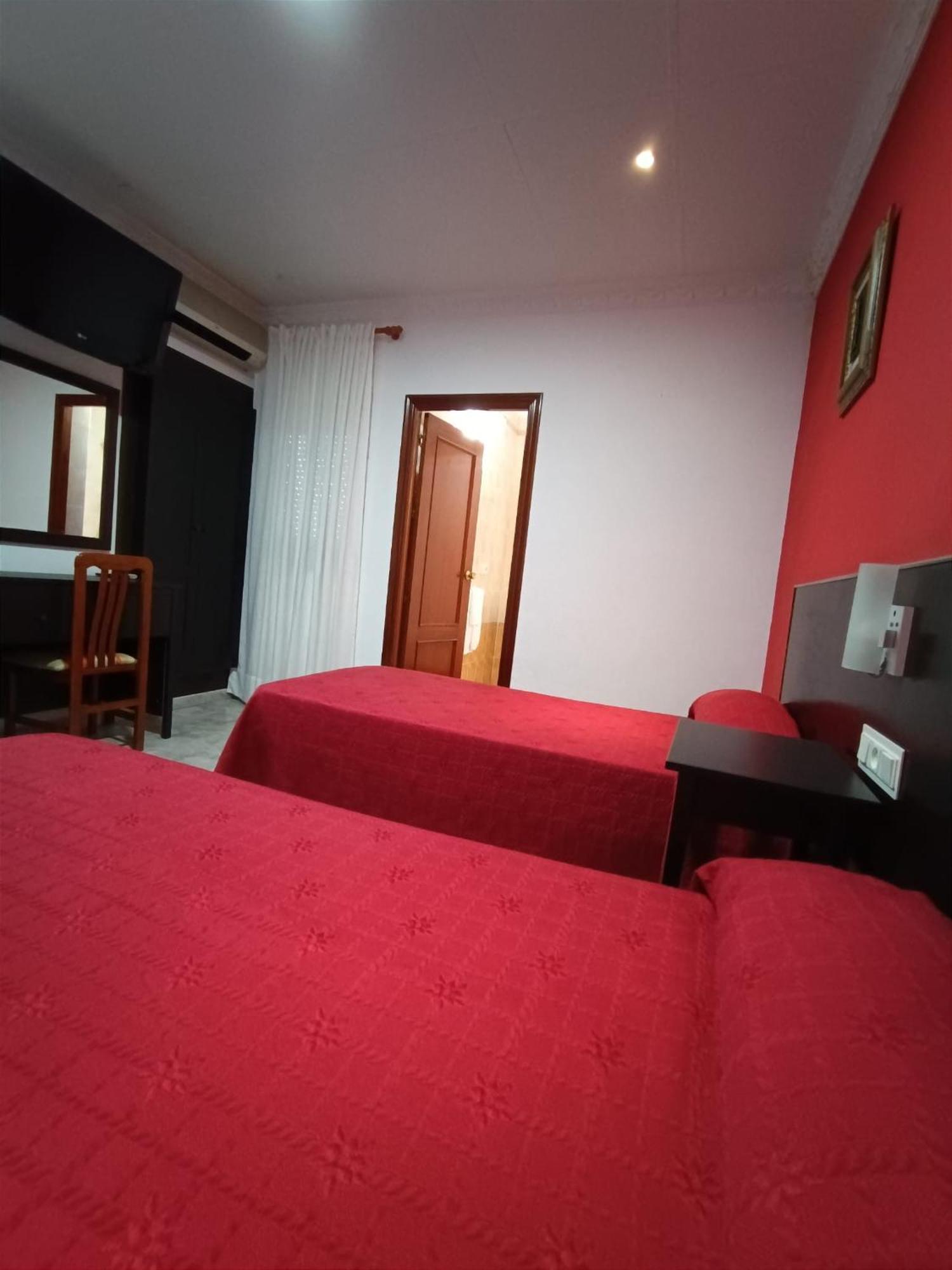 Hostal El Lirio Bollullos Par del Condado Zewnętrze zdjęcie