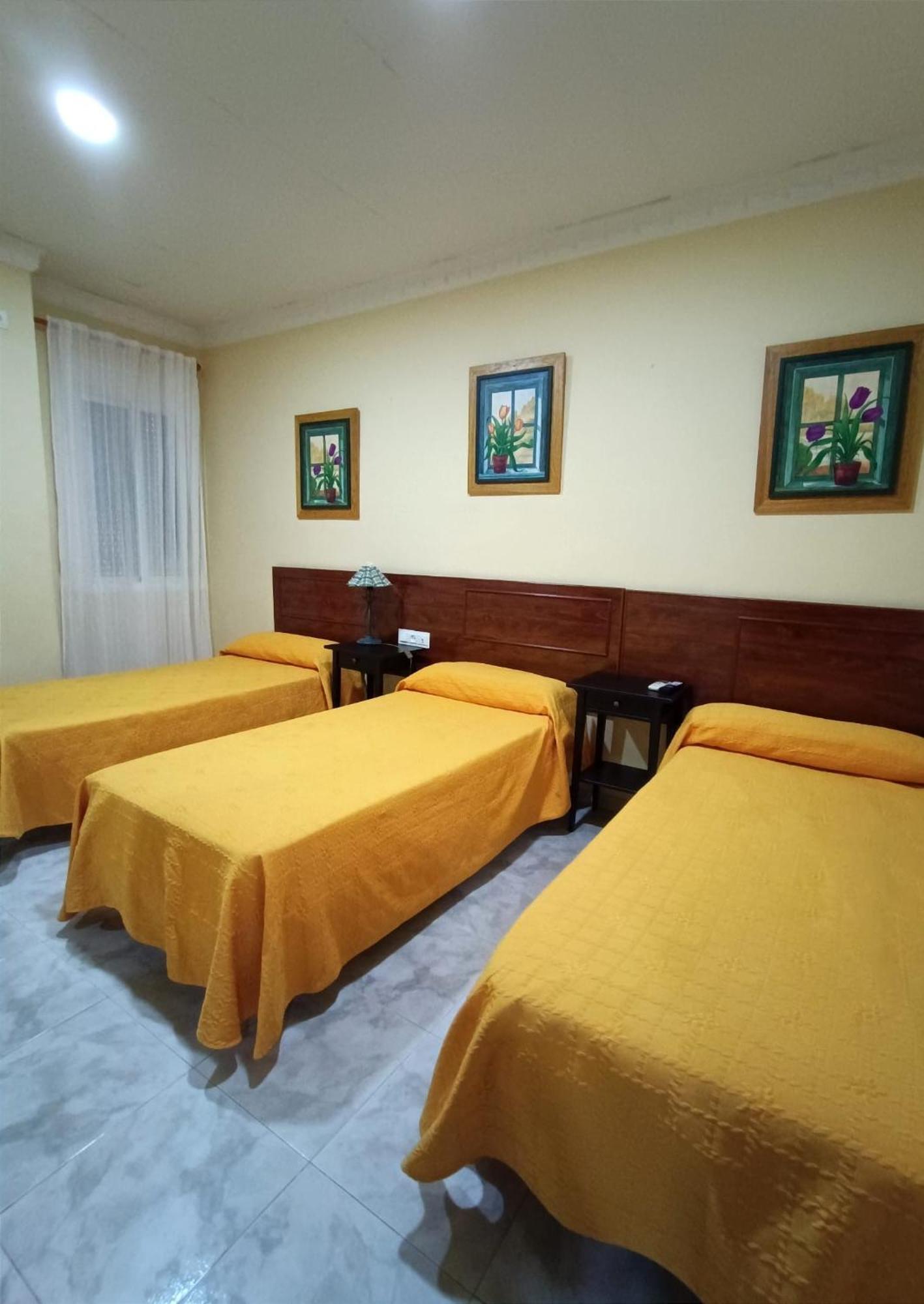 Hostal El Lirio Bollullos Par del Condado Zewnętrze zdjęcie