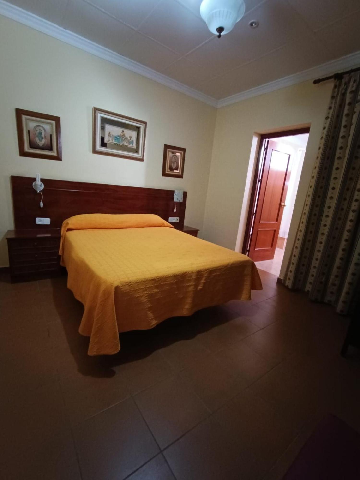 Hostal El Lirio Bollullos Par del Condado Zewnętrze zdjęcie